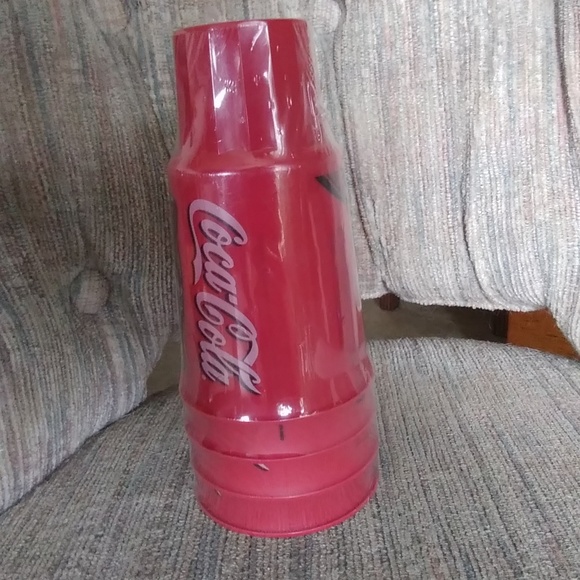 Red plastic coca Cola cups 4 pack - Picture 1 of 3